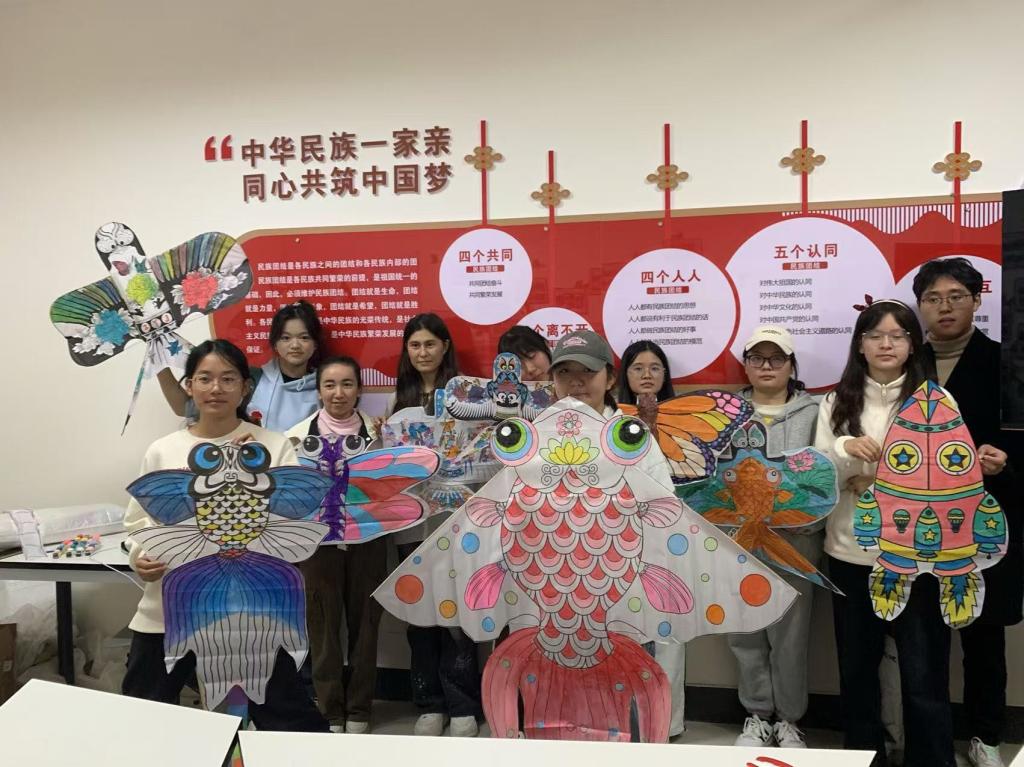 纸鸢乘风，文化寻根 我校“一站式”学生社区举办纸鸢艺术体验活动